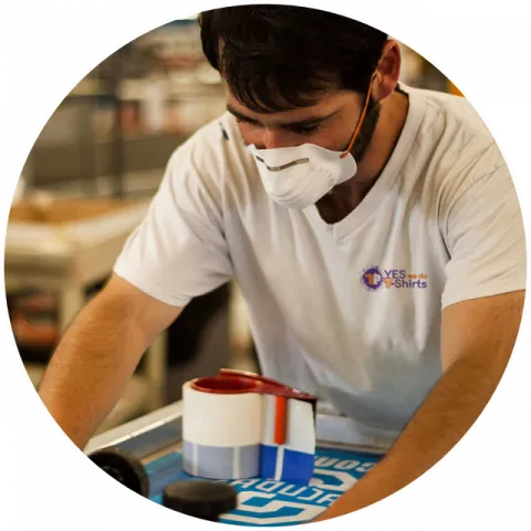 Custom screen printing on bulk t-shirts — Miami wholesale screen printing service